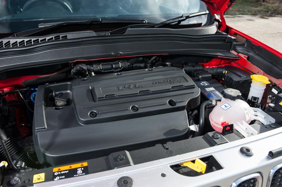  Jeep Renegade Limited 2015 года  (UK) (фото 29 из 30)